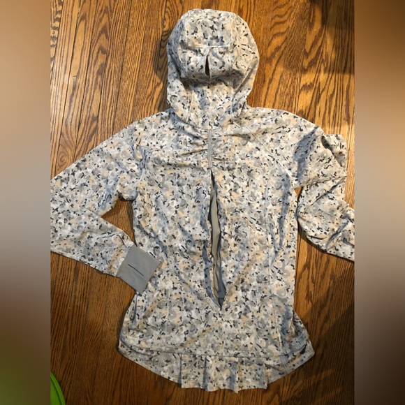 Lululemon Lightened Up Pullover - Picture 2 of 13